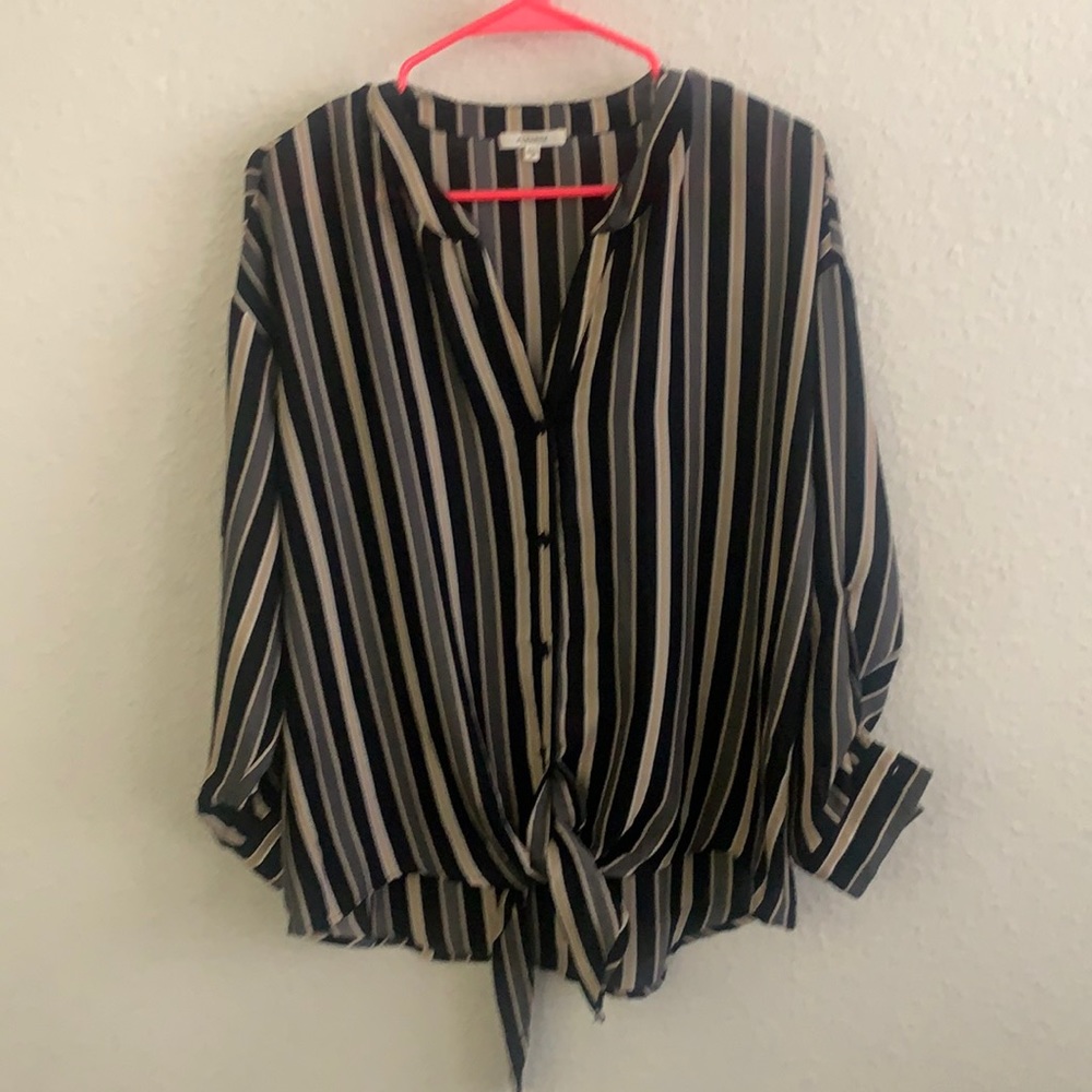 Pleione Button Down